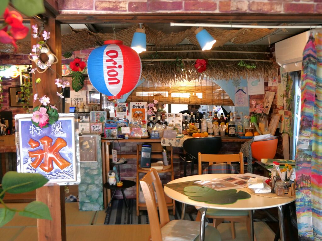 カフェ「恋するしっぽ。」の店内