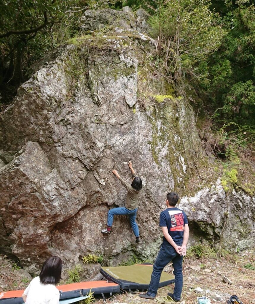 ボルダリングを楽しむ神田夫妻