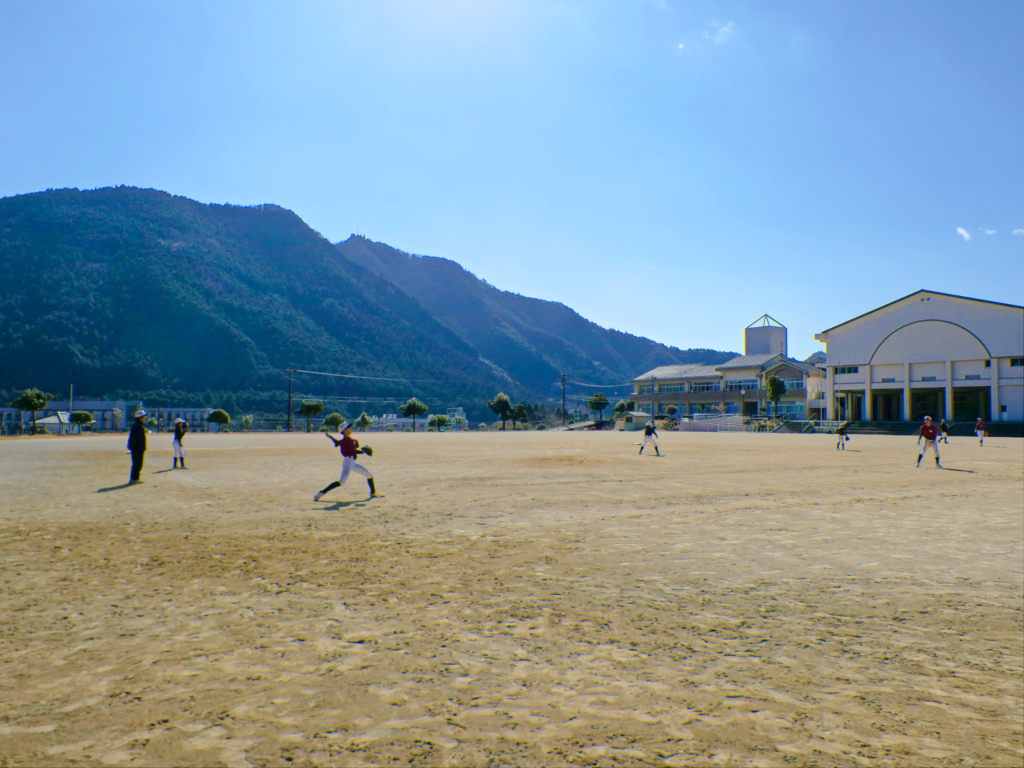 軟式野球クラブチーム「奥伊勢ライズ」の練習風景
